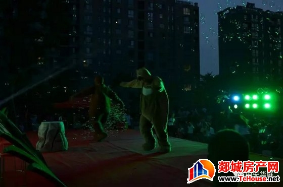 中央华庭“熊出没”真人舞台剧倾情上演，引来近1500人围观！