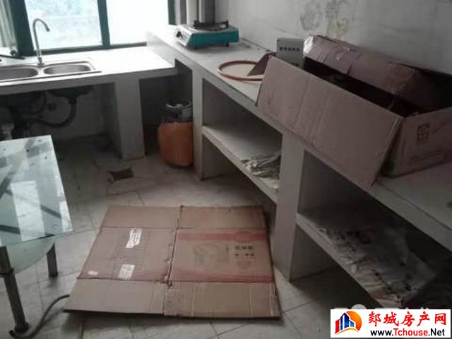 平安悦城 2室2厅 80平米 简单装修 8000元/年