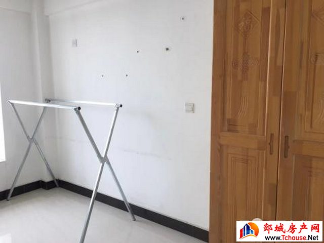 平安悦城 3室2厅 110平米 简单装修 12000元/年