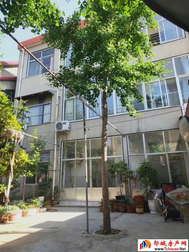 龙泉新村花园小区 5室3厅 200.0平米 简单装修 80万元